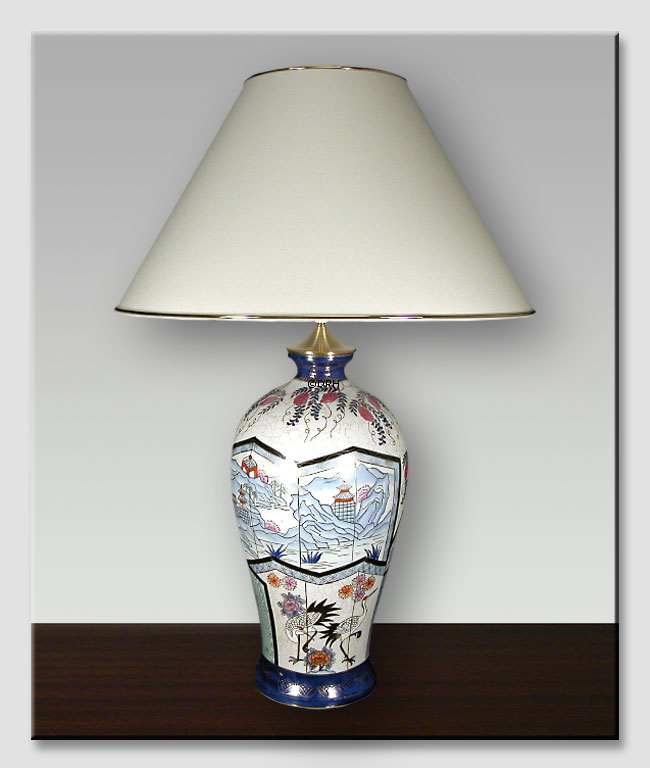 Rund lampeskærm høj model 27 cm i højden, hvid chintz stof med guldkant (2. sortering - se beskrivelse)