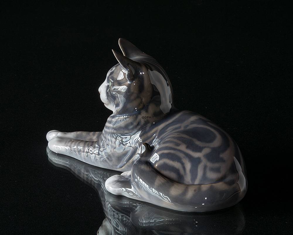 Liggende kat, Royal Copenhagen figur nr. 1025-332