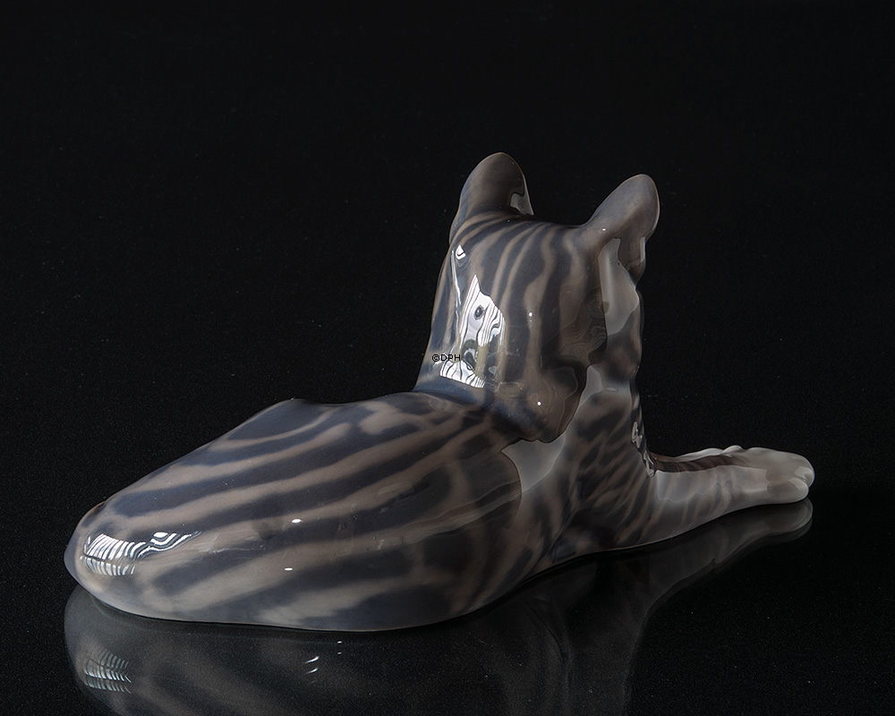 Liggende kat, Royal Copenhagen figur nr. 1025-332