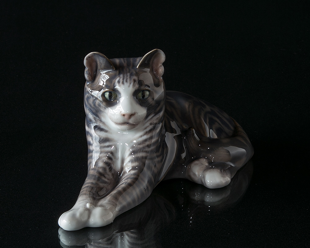 Liggende kat, Royal Copenhagen figur nr. 1025-332