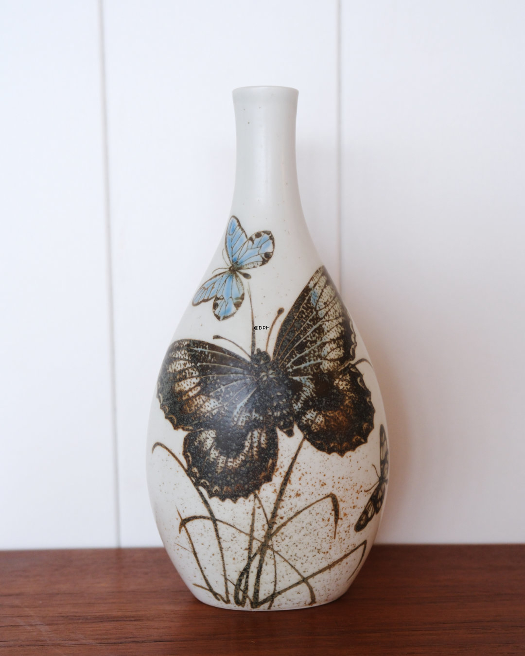 Diana Fajance vase med sommerfugle, Royal Copenhagen nr. 1044-5141
