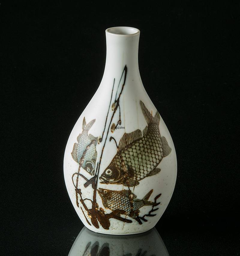 Diana Fajance vase med fisk, Royal Copenhagen nr. 1046-5144