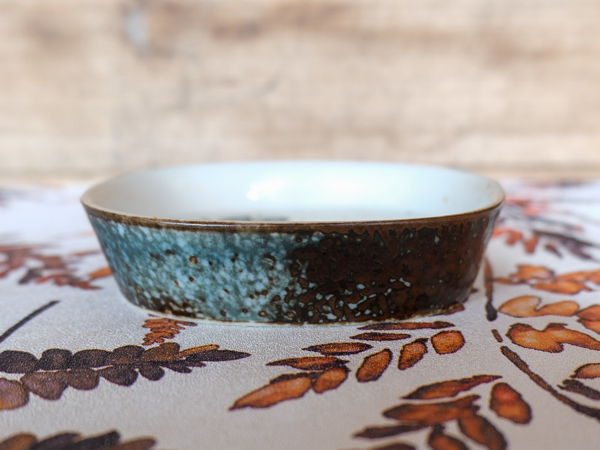 Diana Fajance skål med sommerfugle, Royal Copenhagen nr. 1047-5302