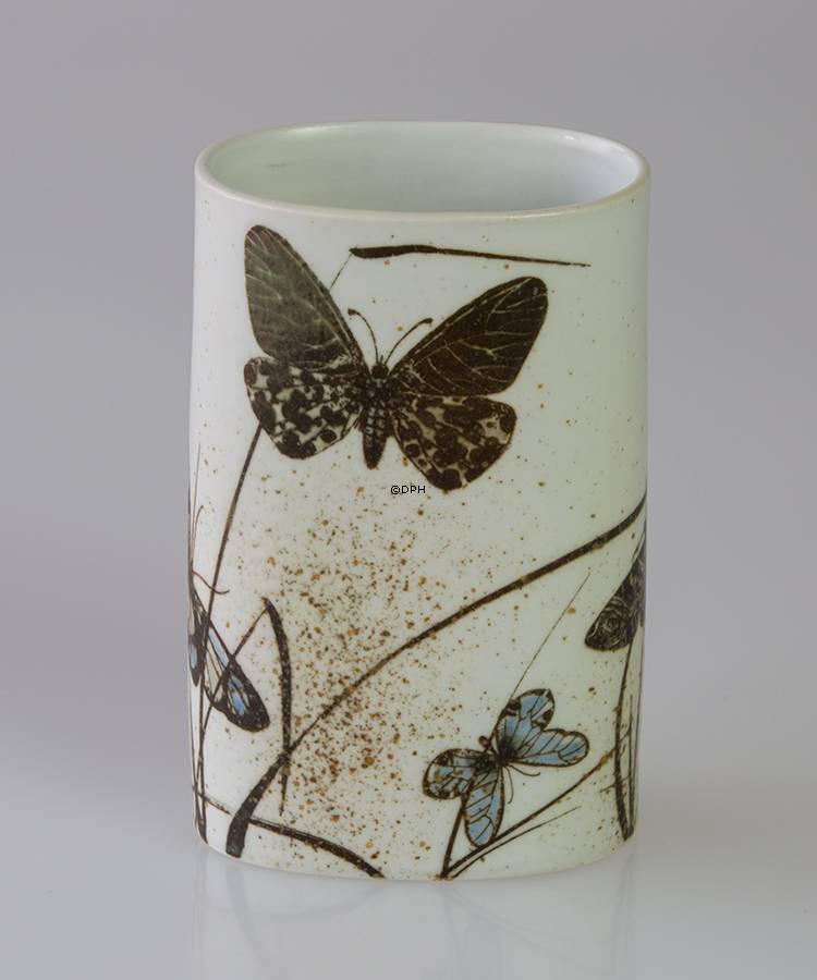 Diana Fajance vase af Nils Thorssen med sommerfugle, Royal Copenhagen nr. 1061-5331