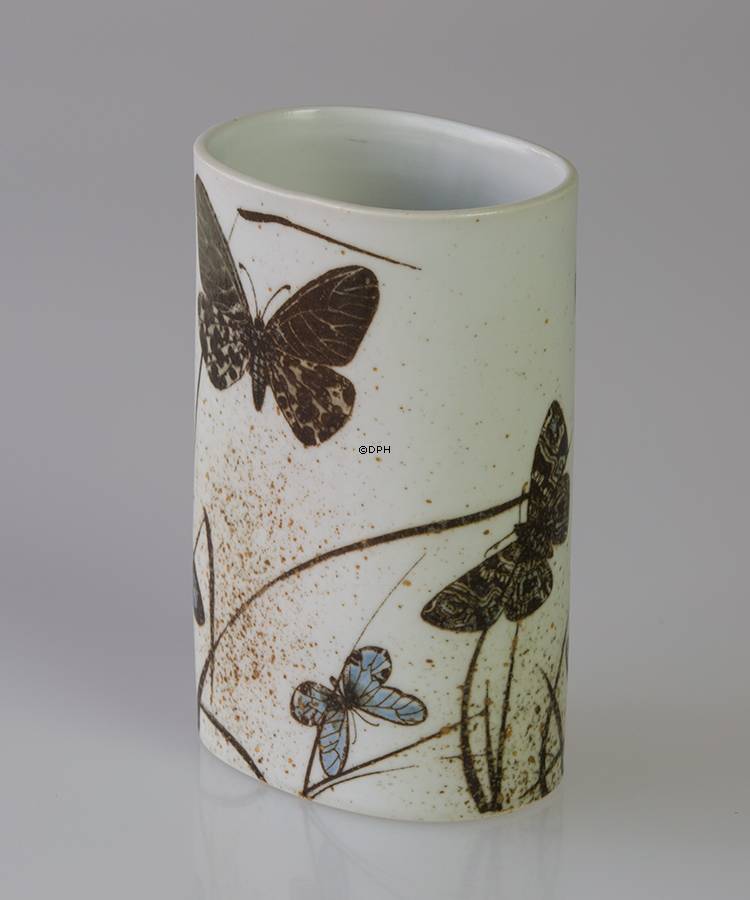Diana Fajance vase af Nils Thorssen med sommerfugle, Royal Copenhagen nr. 1061-5331