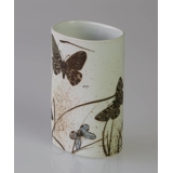 Diana Fajance vase af Nils Thorssen med sommerfugle, Royal Copenhagen nr. 1061-5331