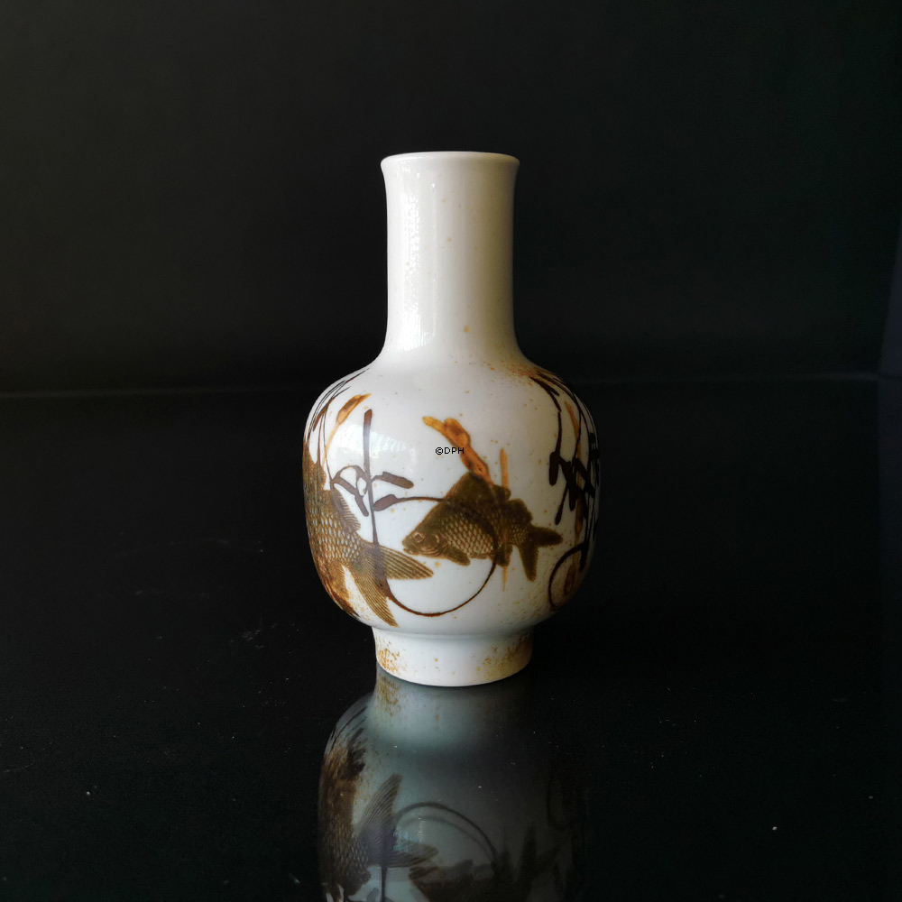 Diana Fajance vase med fisk af Nils Thorssen, Royal Copenhagen nr. 1063-5367