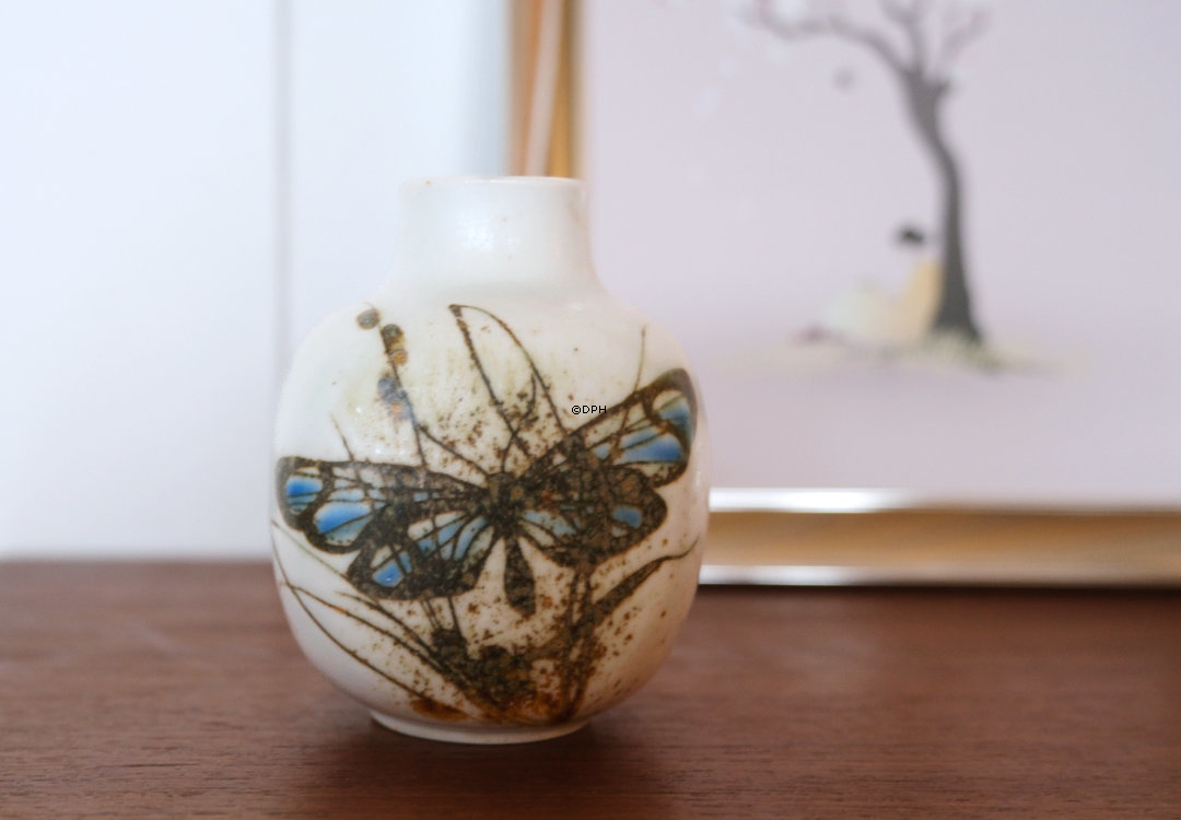 Diana Fajance vase med sommerfugle, Royal Copenhagen nr. 1069-5376
