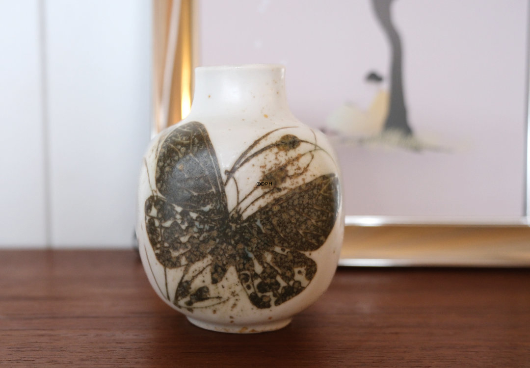 Diana Fajance vase med sommerfugle, Royal Copenhagen nr. 1069-5376