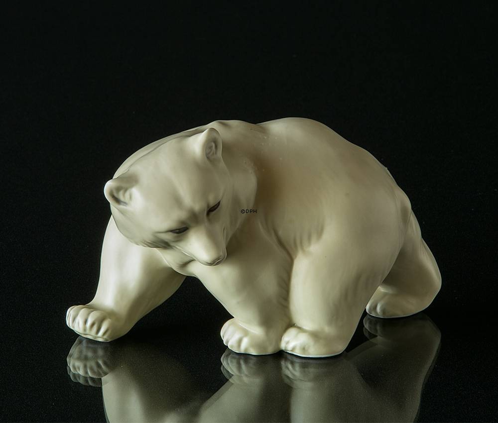 Gående Isbjørn, Royal Copenhagen figur nr. 107-122