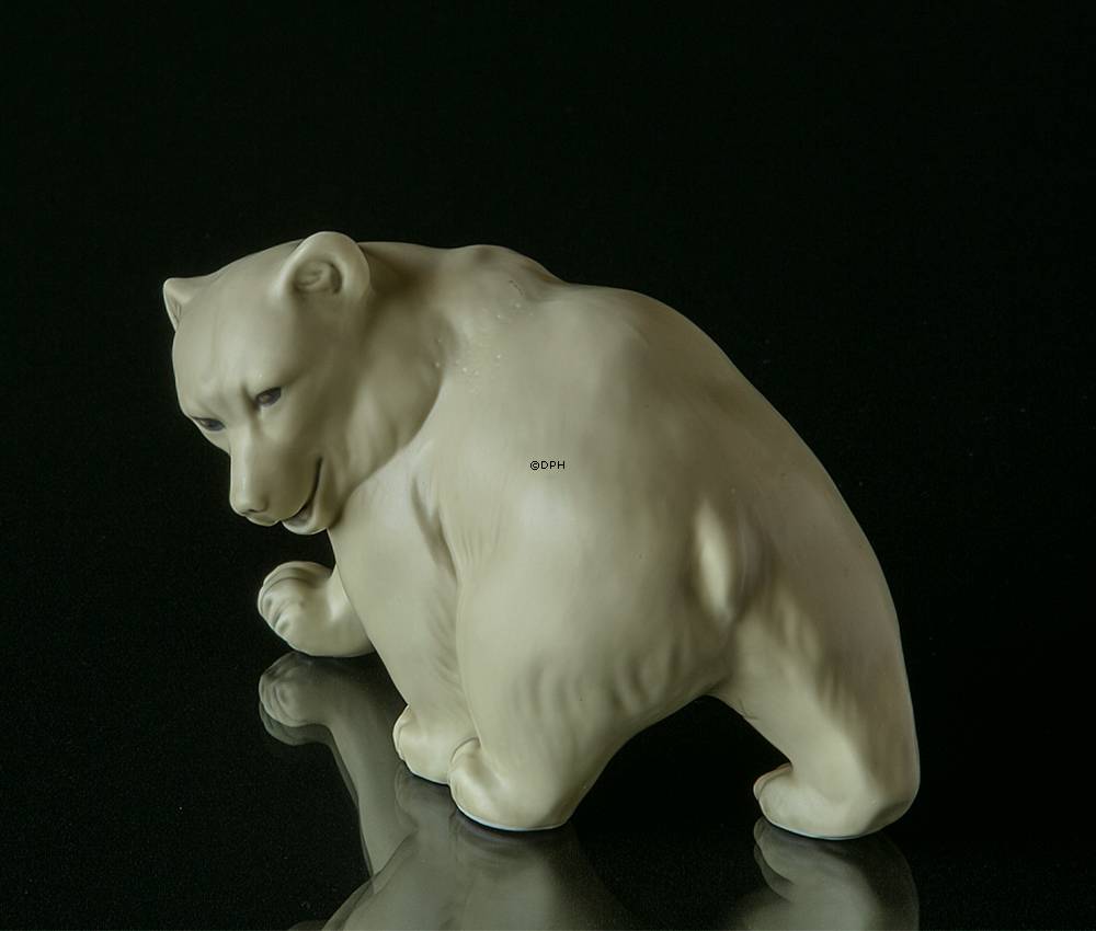 Gående Isbjørn, Royal Copenhagen figur nr. 107-122