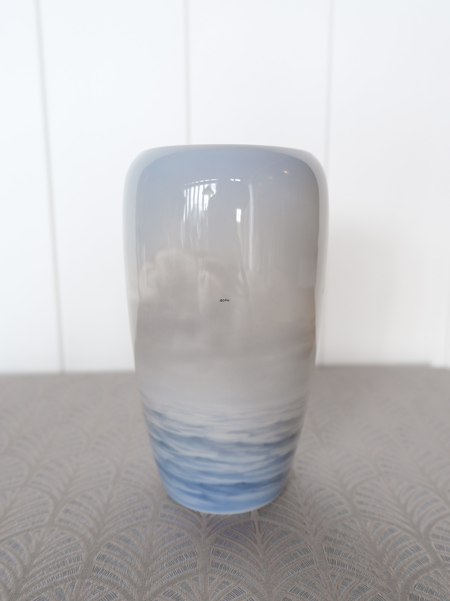 Vase med flyvende and, Royal Copenhagen nr. 1087-237