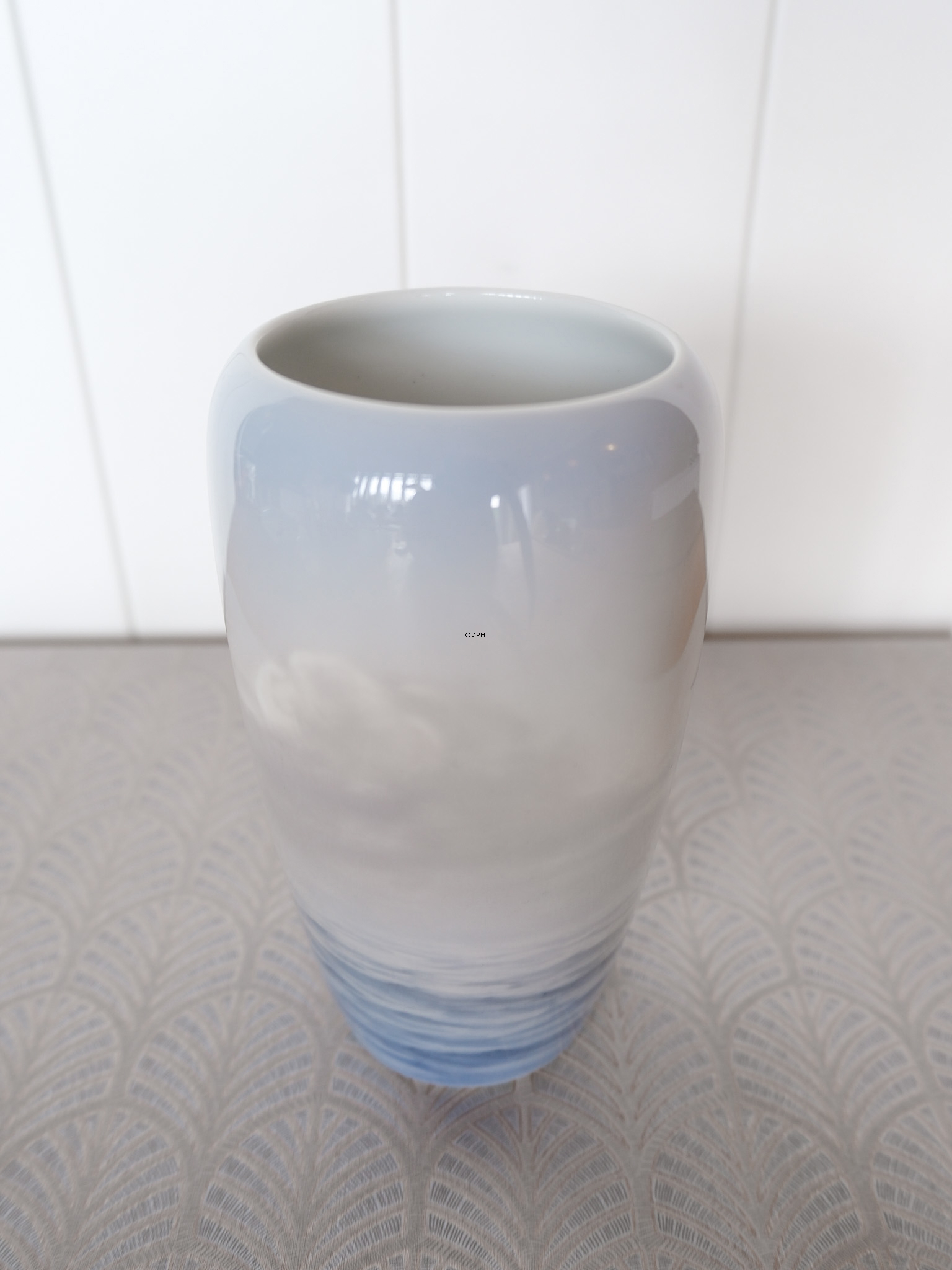 Vase med flyvende and, Royal Copenhagen nr. 1087-237