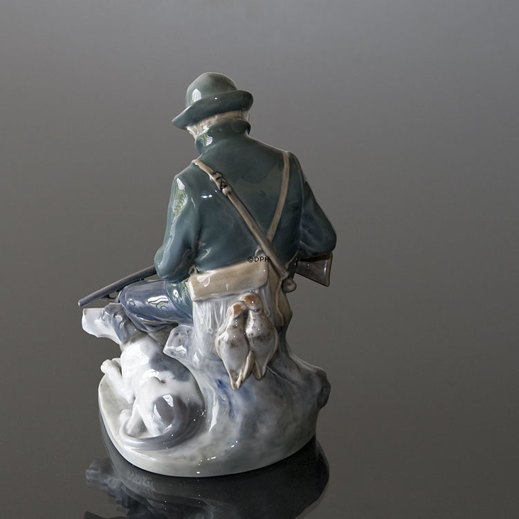 Jæger med hund, Royal Copenhagen figur nr. 084 eller 1087