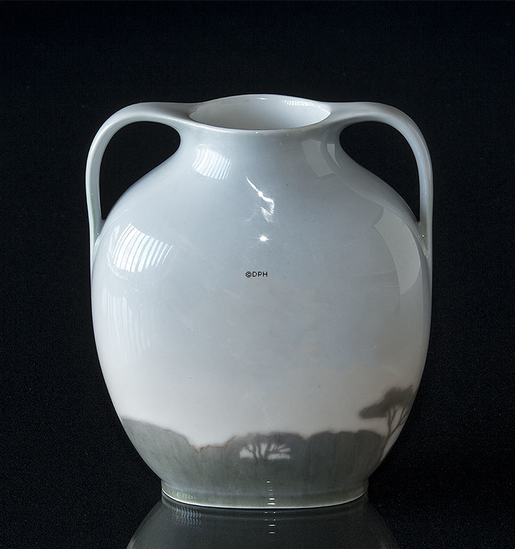 Royal Copenhagen Art Nouveau vase med hanke, dekoreret med grene med bær og landskab nr. 1091-227