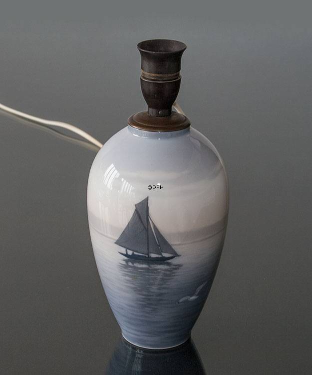 Bordlampe med marinemotiv, Royal Copenhagen (1889-1922) nr. 1100-47D