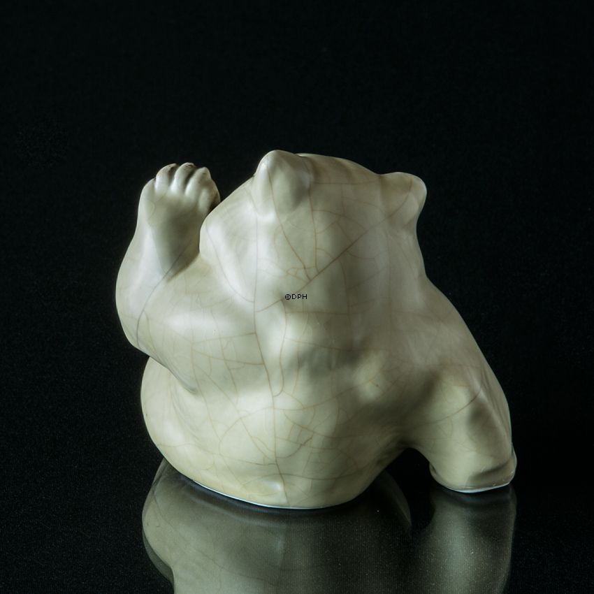 Hilsende Isbjørn, Royal Copenhagen figur nr. 111-191