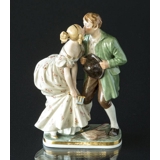 Die Prinzessin und der Schweinehirt küssen, Royal Copenhagen Figur Nr. 1114