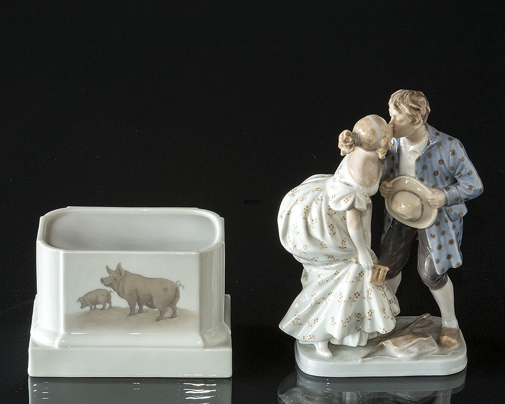 Prinsessen og Svinedrengen med pedestal, Royal Copenhagen figur nr. 1114 (Unica - signeret Privat)