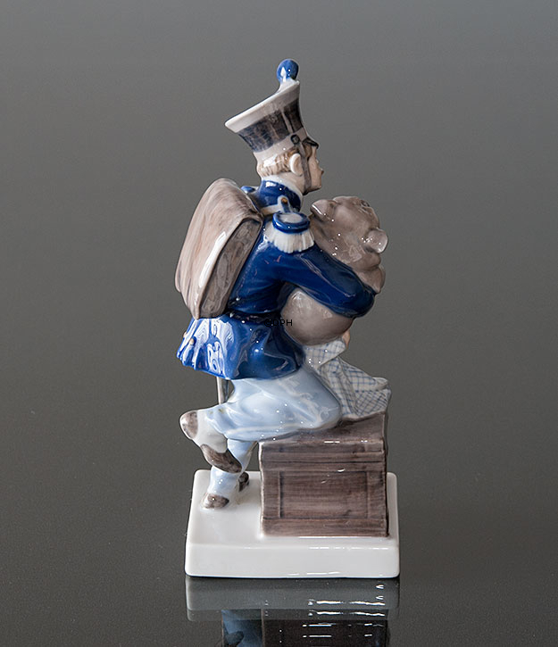Soldaten og hunden fra Fyrtøjet, Royal Copenhagen figur nr. 1156