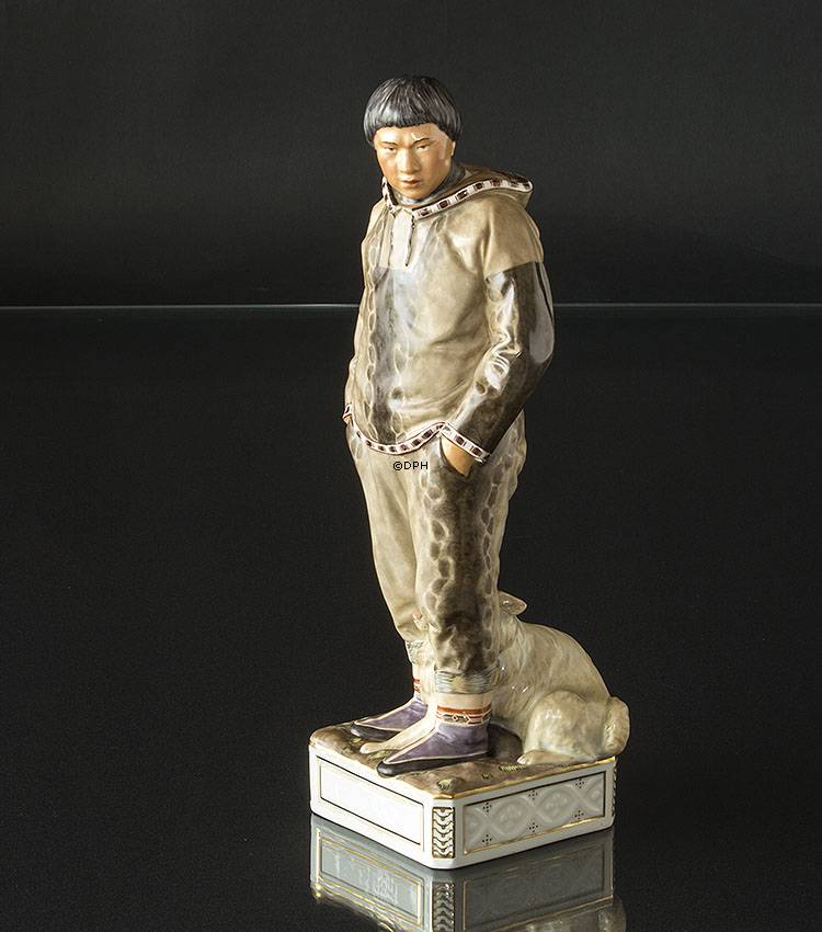 Grønlandsk par, kvinde og mand, overglasur figur, Royal Copenhagen nr. 12224 og 12225