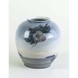 Vase med Vildrose, Royal Copenhagen nr. 1225-35-A