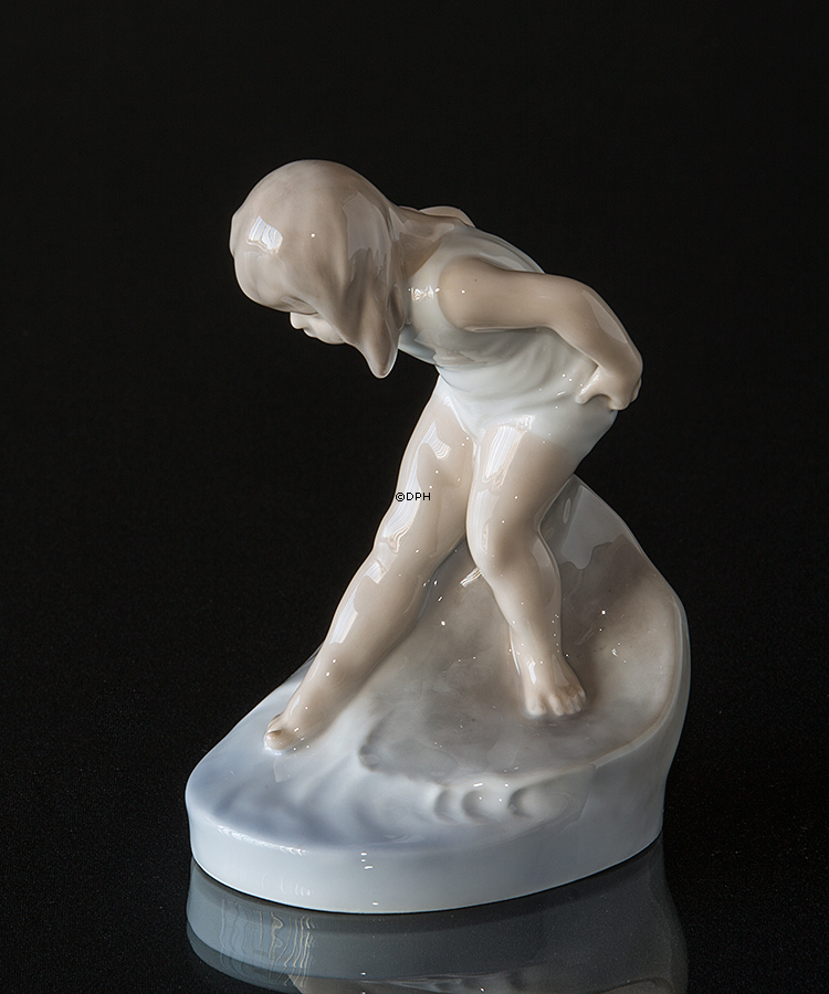 Badende pige, Royal Copenhagen figur nr. 1229