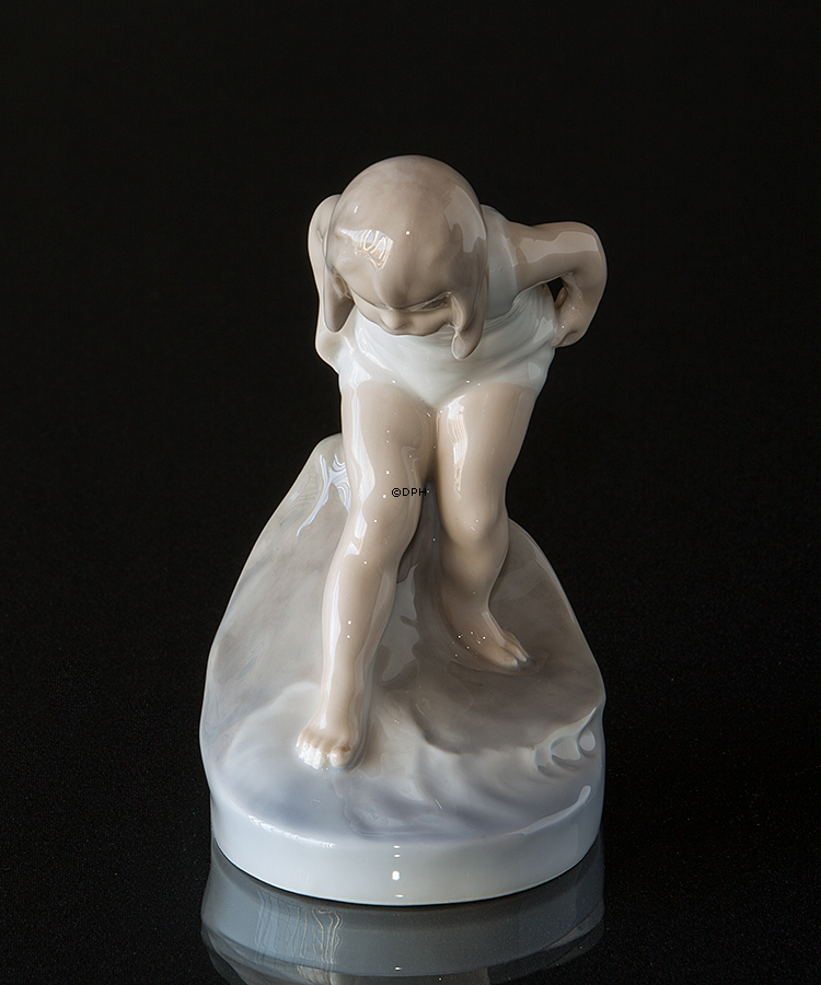 Badende pige, Royal Copenhagen figur nr. 1229