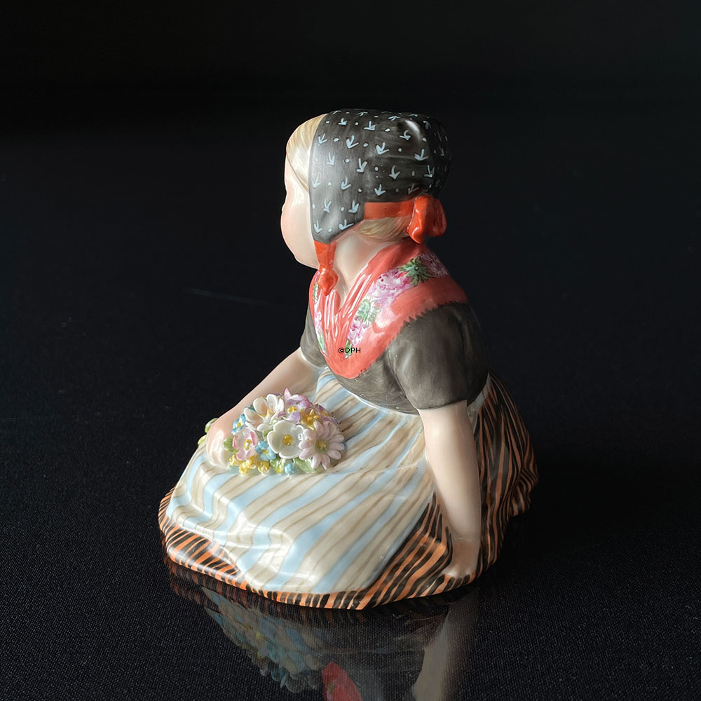 Færø Pige, Overglasur figur, Royal Copenhagen nr. 12416