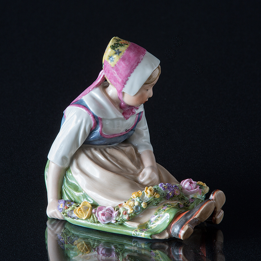 Sjællandsk Pige, Overglasur figur, Royal Copenhagen nr. 12418