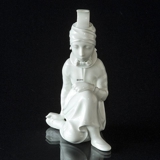 Sitzendes Mädchen, Royal Copenhagen Figur Nr. 12463 Weiß / Blanc de Chine