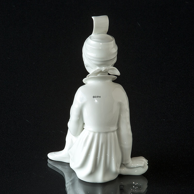 Pige, siddende, Royal Copenhagen figur nr. 12463 Hvid / Blanc de Chine