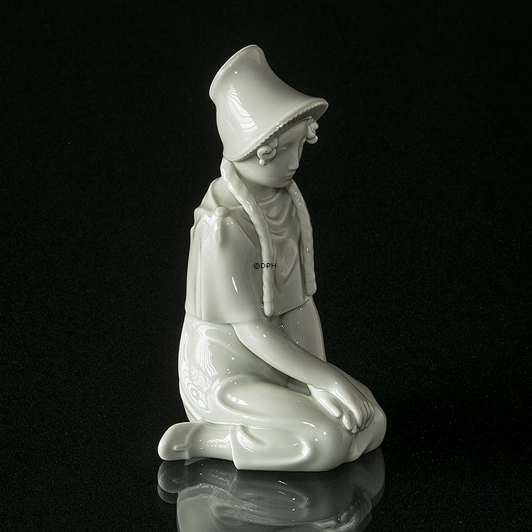 Pige, sytten år figur, Royal Copenhagen nr. 12475