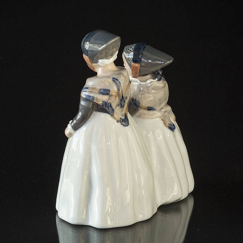 To Amagerpiger, Royal Copenhagen figur Unika (Signeret: Privat Grethe Bringe 1971)