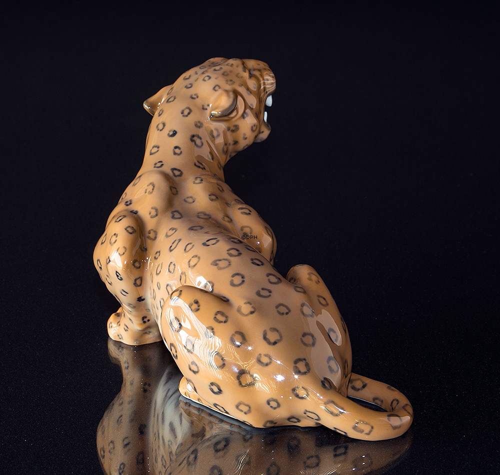 Leopard, Royal Copenhagen figur nr. 1343