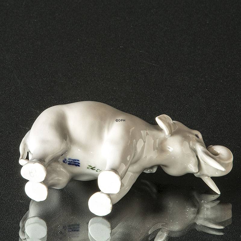 Stående elefant, lille, Royal Copenhagen figur nr. 1372 (1922-1930)