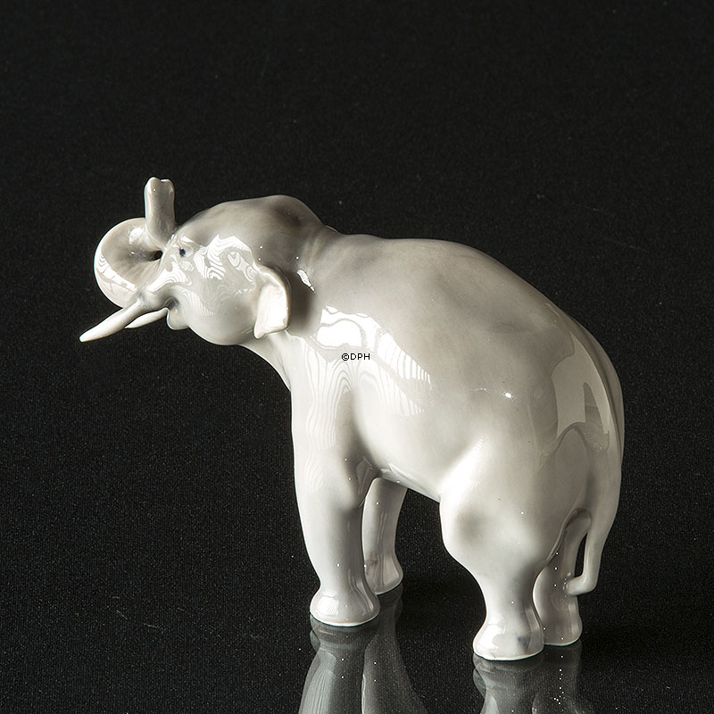 Stående elefant, lille, Royal Copenhagen figur nr. 1372 (1922-1930)