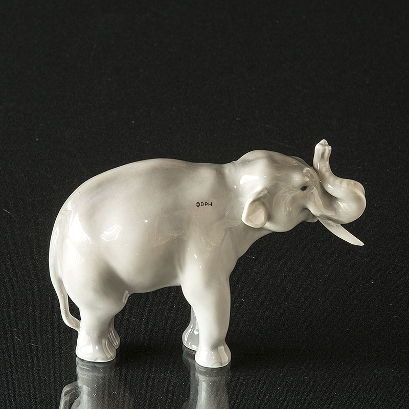 Stående elefant, lille, Royal Copenhagen figur nr. 1372 (1922-1930)