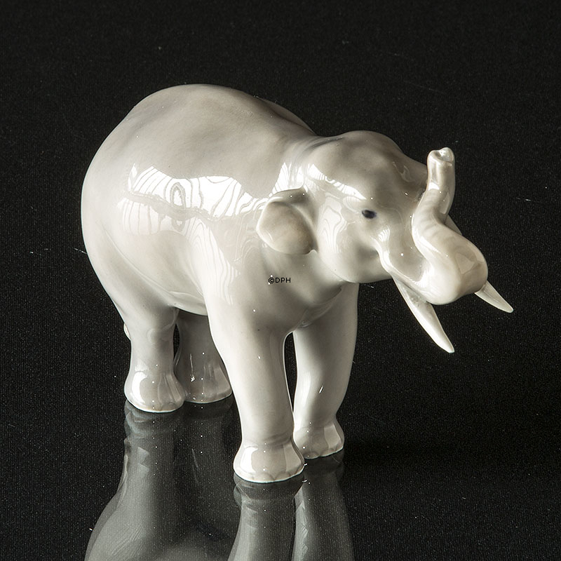Stående elefant, lille, Royal Copenhagen figur nr. 1372 (1922-1930)