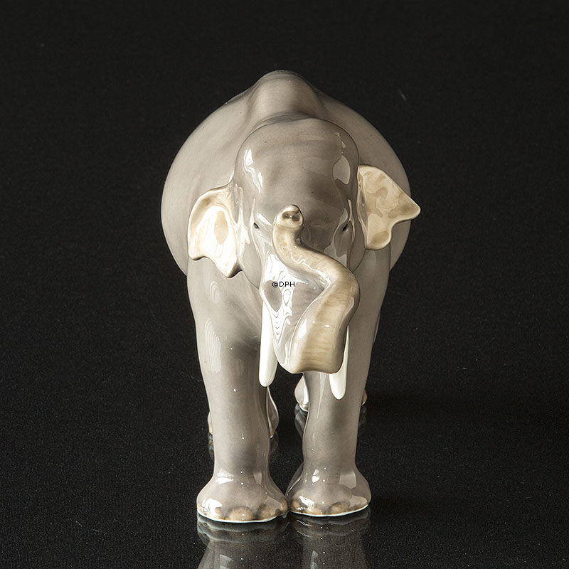 Stående elefant, Royal Copenhagen figur nr. 1376
