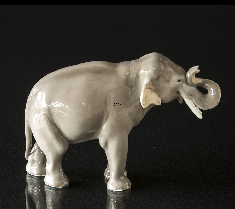 Stående elefant, Royal Copenhagen figur nr. 1376