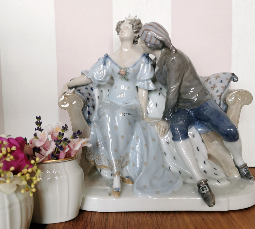 Prinsessen og Klods Hans, Royal Copenhagen figur nr. 1473 (1894-1922) (Bemærk - Lille reparation v/princessen finger)