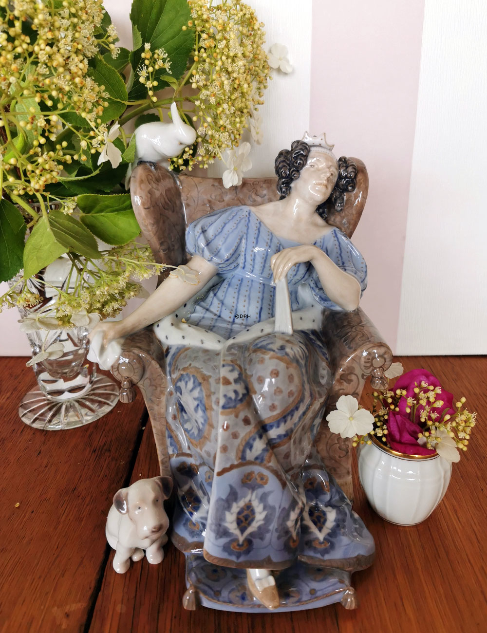 Dronningen, Royal Copenhagen figur nr. 1494 (1913) Professionelt repareret