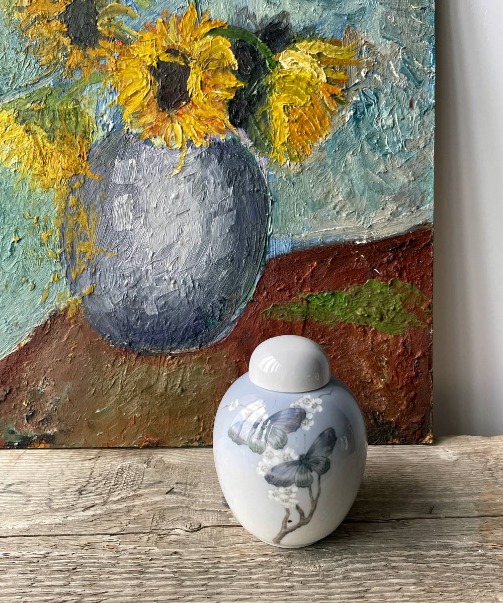 Krukke med Sommerfugl, Royal Copenhagen nr. 1528-1241