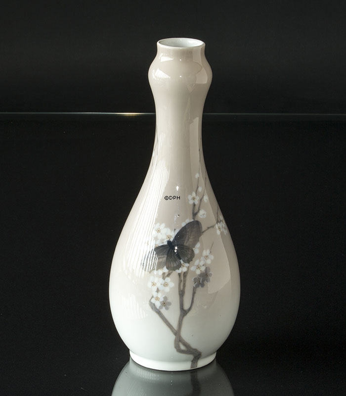 Royal Copenhagen Art Nouveau vase sommerfugle, (1894-1922)  nr. 1528-734