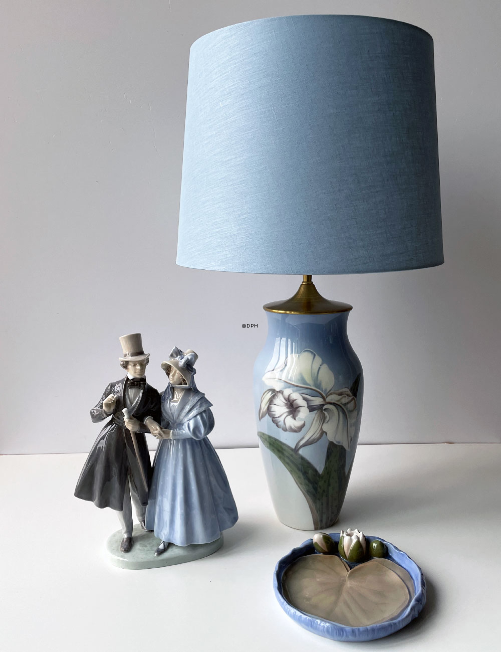 En aften i Tivoli, Royal Copenhagen figur nr. 1593  (UNICA - BLÅ KJOLE 1894-1922)