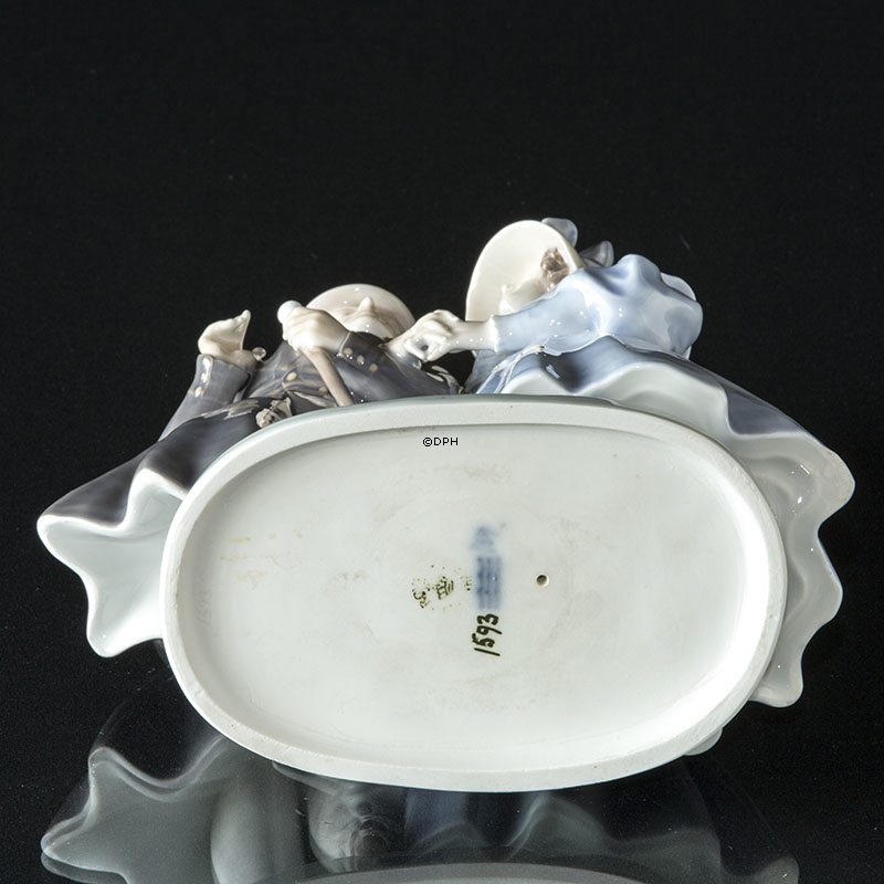 En aften i Tivoli, Royal Copenhagen figur nr. 1593  (UNICA - BLÅ KJOLE 1894-1922)