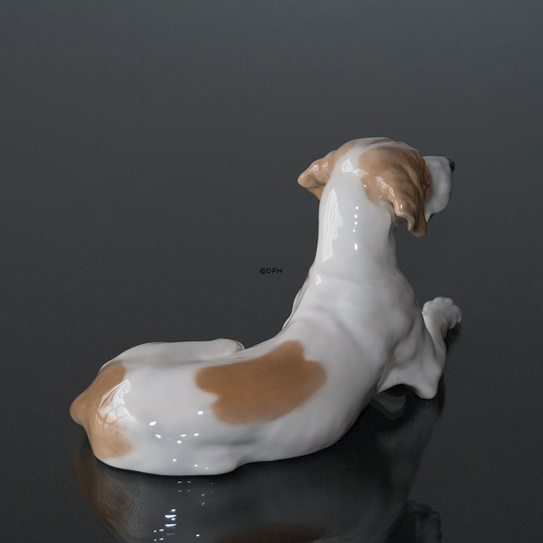 Royal Copenhagen Pointer liggende med hoved op, figur nr. 1635
