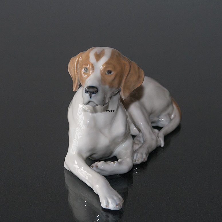Royal Copenhagen Pointer liggende med hoved op, figur nr. 1635