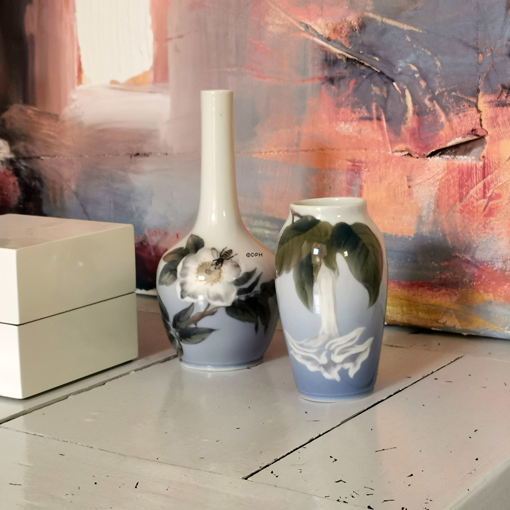 Vase med Bien og Blomsten, Royal Copenhagen nr. 1659-43-6 eller 1569-43B